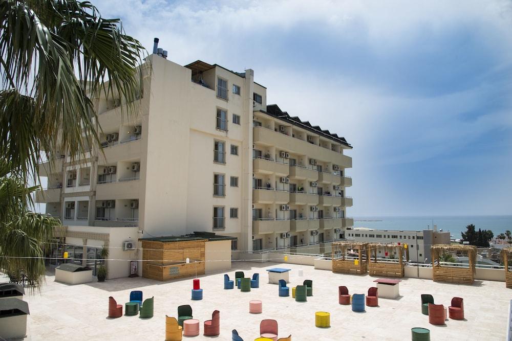 Sunbeach Hill Hotel Side Exterior foto